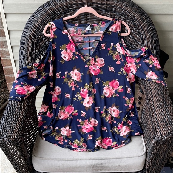 Discreet Tops - Discreet Floral Top 1X